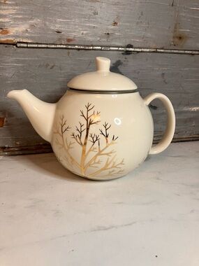 David’s tea Cream Ceramic Teapot with Gold Branch Motif with diffuser and lid